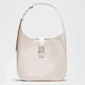 NWT Lululemon Leather Alternative Shoulder Bag
Cashew